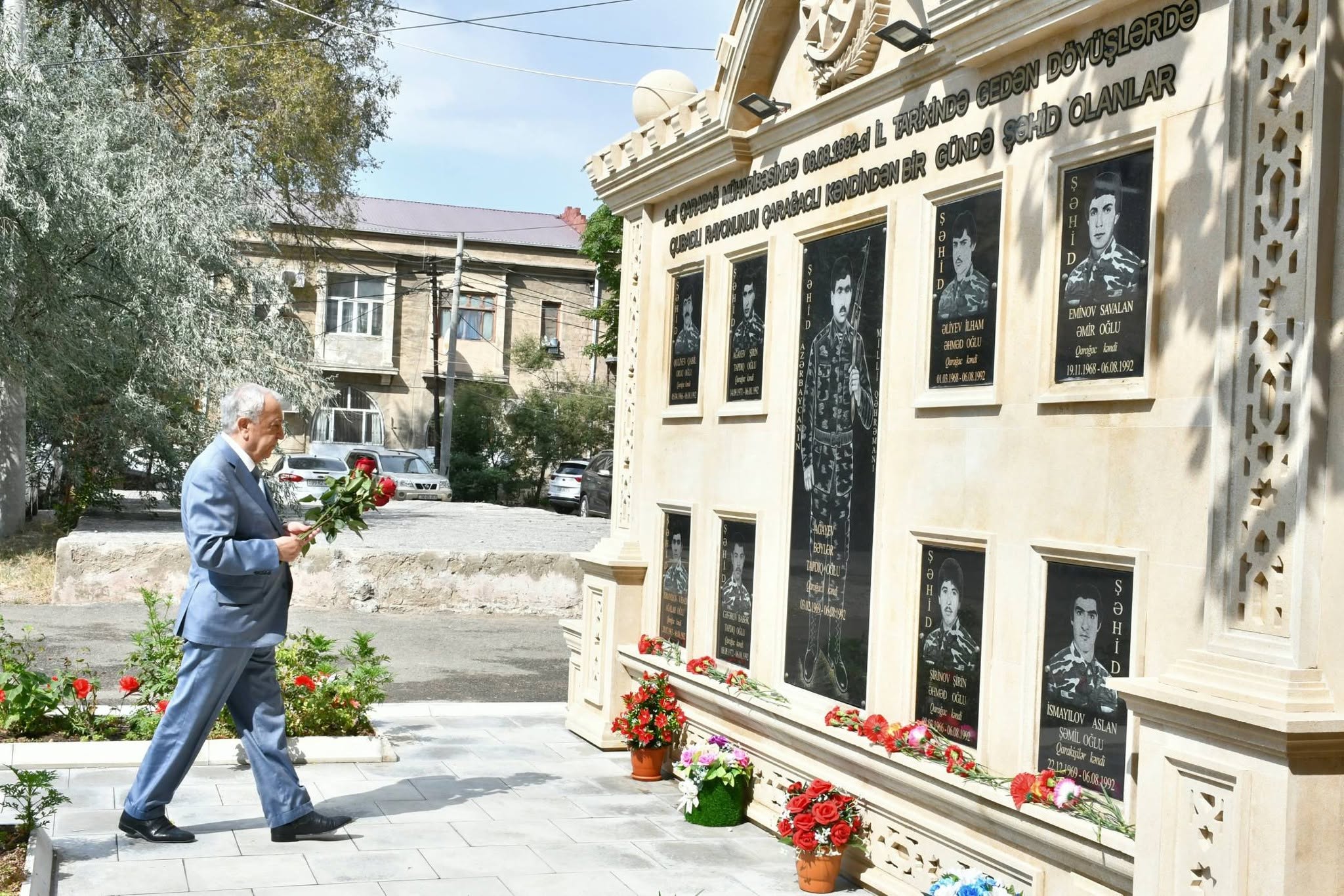 02.jpg