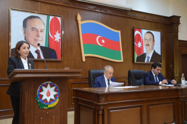 Ali məktəblərə qəbul imtahanlarında yüksək bal toplayan tələbə adını qazanmış məzunlarla görüş