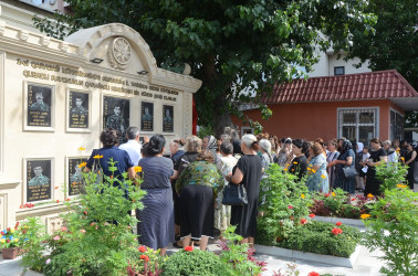 Qubadlı rayon Qaracallı kənd inzibati ərazi dairəsi üzrə nümayəndəliyindən olan 25 nəfər şəhidimizin anım mərasimi keçirildi.