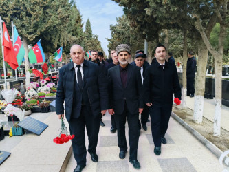 Şəhid İsgəndərov İlkin Camal oğlunun doğum günü münasibətilə məzarı ziyarət olundu