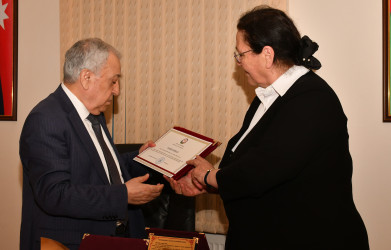 Əməkdar müəllim Çingiz Salmanov və Tərəqqi medallı Yeganə İmanovanın 70 illik yubileyi münasibətilə tədbir keçirildi.