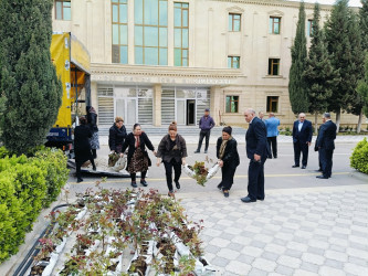 “Konstitusiya və Suverenlik İli” çərçivəsində  gül kolları əkildi
