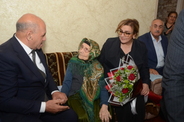 Azərbaycanın Milli Qəhrəmanı, Şəhid  Aslan Atakişiyevin anası Kərimova  Gülgəz Salam Qızı 100 yaşının tamam  olması münasibətilə evində ziyarət  olunub.