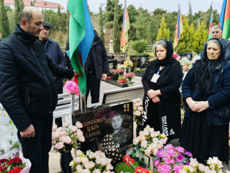 Şəhid İsgəndərov İlkin Camal oğlunun doğum günü münasibətilə məzarı ziyarət olundu