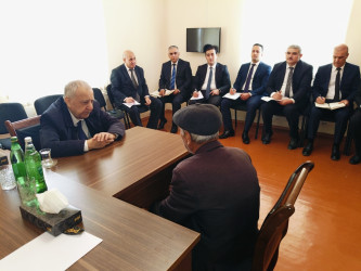 Qubadlı Rayon İcra Hakimiyyətinin  başçısı Hacıqabul rayonunda keçmiş  məcburi köçkünlərlə növbəti səyyar  qəbul keçirdi.