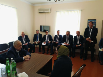 Qubadlı Rayon İcra Hakimiyyətinin  başçısı Hacıqabul rayonunda keçmiş  məcburi köçkünlərlə növbəti səyyar  qəbul keçirdi.