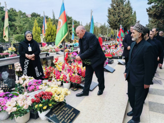 Şəhid İsgəndərov İlkin Camal oğlunun doğum günü münasibətilə məzarı ziyarət olundu