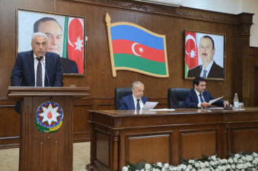 Ali məktəblərə qəbul imtahanlarında yüksək bal toplayan tələbə adını qazanmış məzunlarla görüş