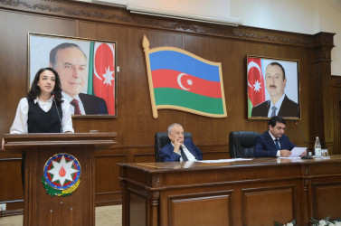 Ali məktəblərə qəbul imtahanlarında yüksək bal toplayan tələbə adını qazanmış məzunlarla görüş