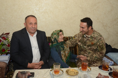 Azərbaycanın Milli Qəhrəmanı, Şəhid  Aslan Atakişiyevin anası Kərimova  Gülgəz Salam Qızı 100 yaşının tamam  olması münasibətilə evində ziyarət  olunub.